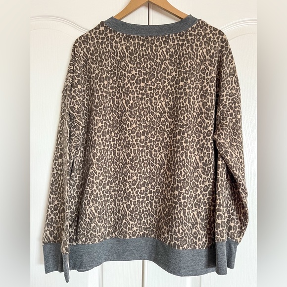 SPLENDID crew neck leopard print sweatshirt in XXL size - Picture 4 of 6